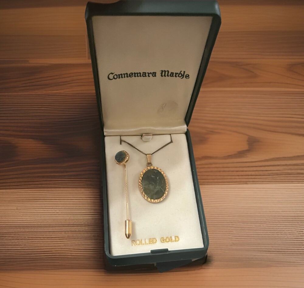 VTG Irish Connemara Marble Rolled Gold Celtic Pendant Necklace Stick Pen Set